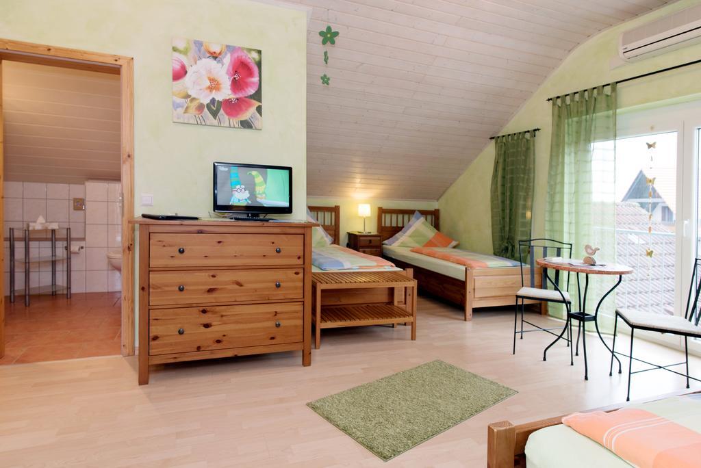 Gaestehaus Hauser รูสท์ ภายนอก รูปภาพ